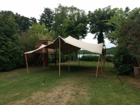 Unser Zelt ist da - 75qm Sonnen/Regenschutz