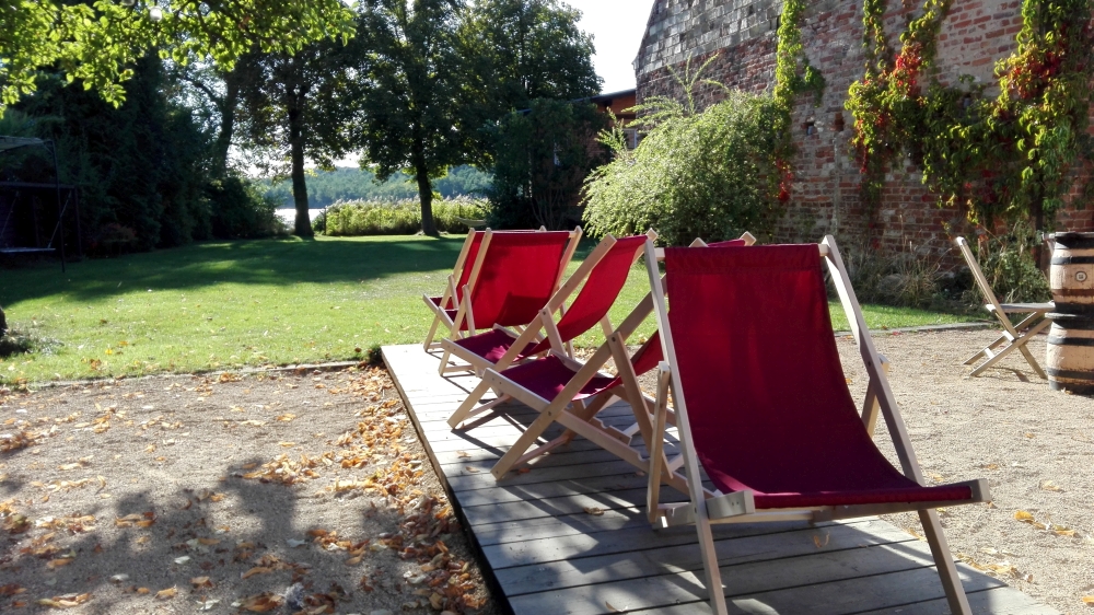 Ausstattung Haus am Bauernsee Neue Stühle Innen und Außen